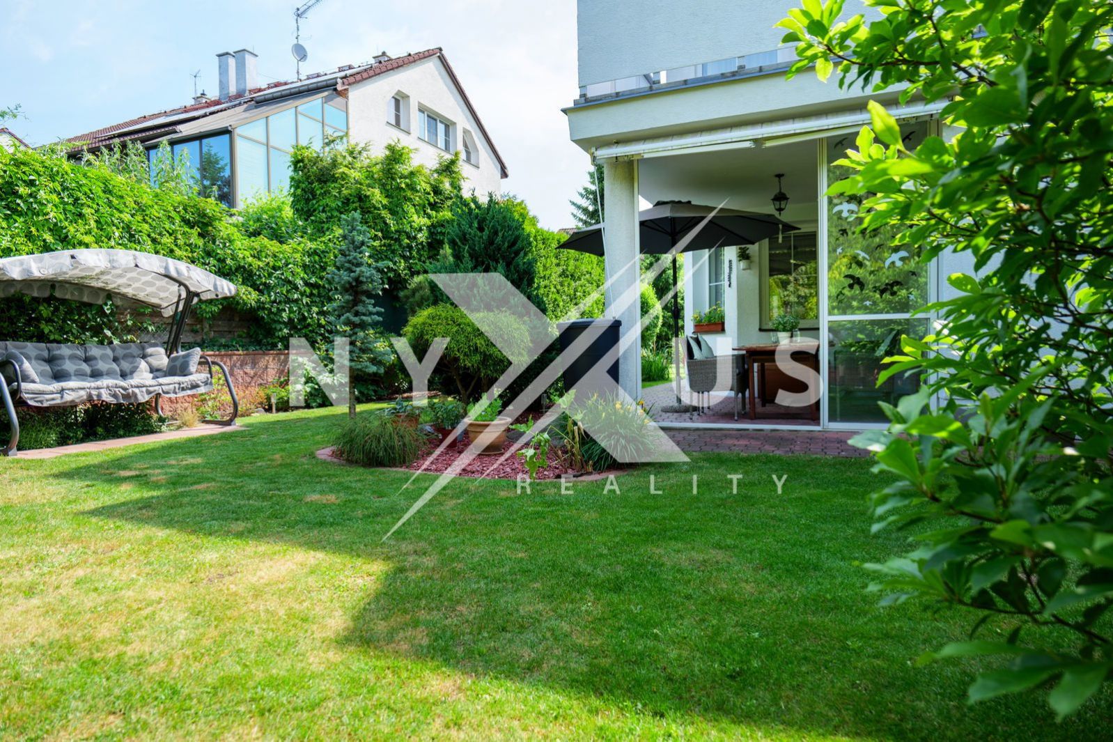 Prodej rodinného domu 7+1 - 250 m2, pozemek 421 m2 s krásnou zahradou, Praha 9 - Březiněves, obrázek č. 2