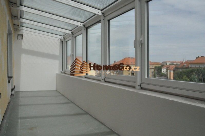 Dlouhodobý pronájem bytu 2+1, zasklená terasa, vhodné pro dva spolubydlící, od května, obrázek č. 2