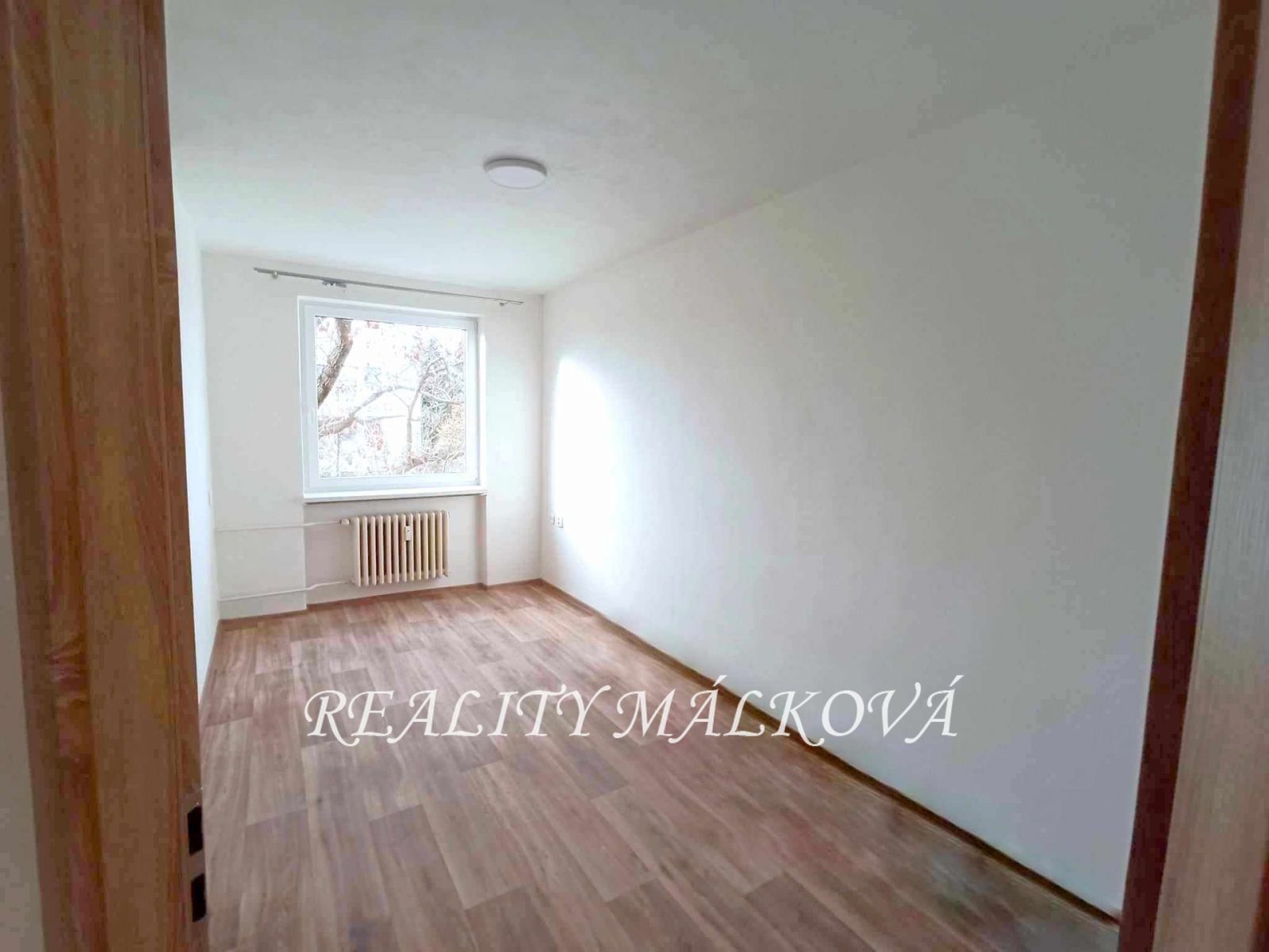 Pronájem bytu 2+1/lodžie, 50 m2, po rekonstrukci, 3.NP, Pardubice, Ohrazenice, obrázek č. 2