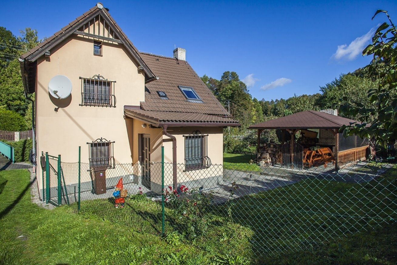 Prodej domu 3+1 se zahradou 373 m2 v obci Tomíkovice.