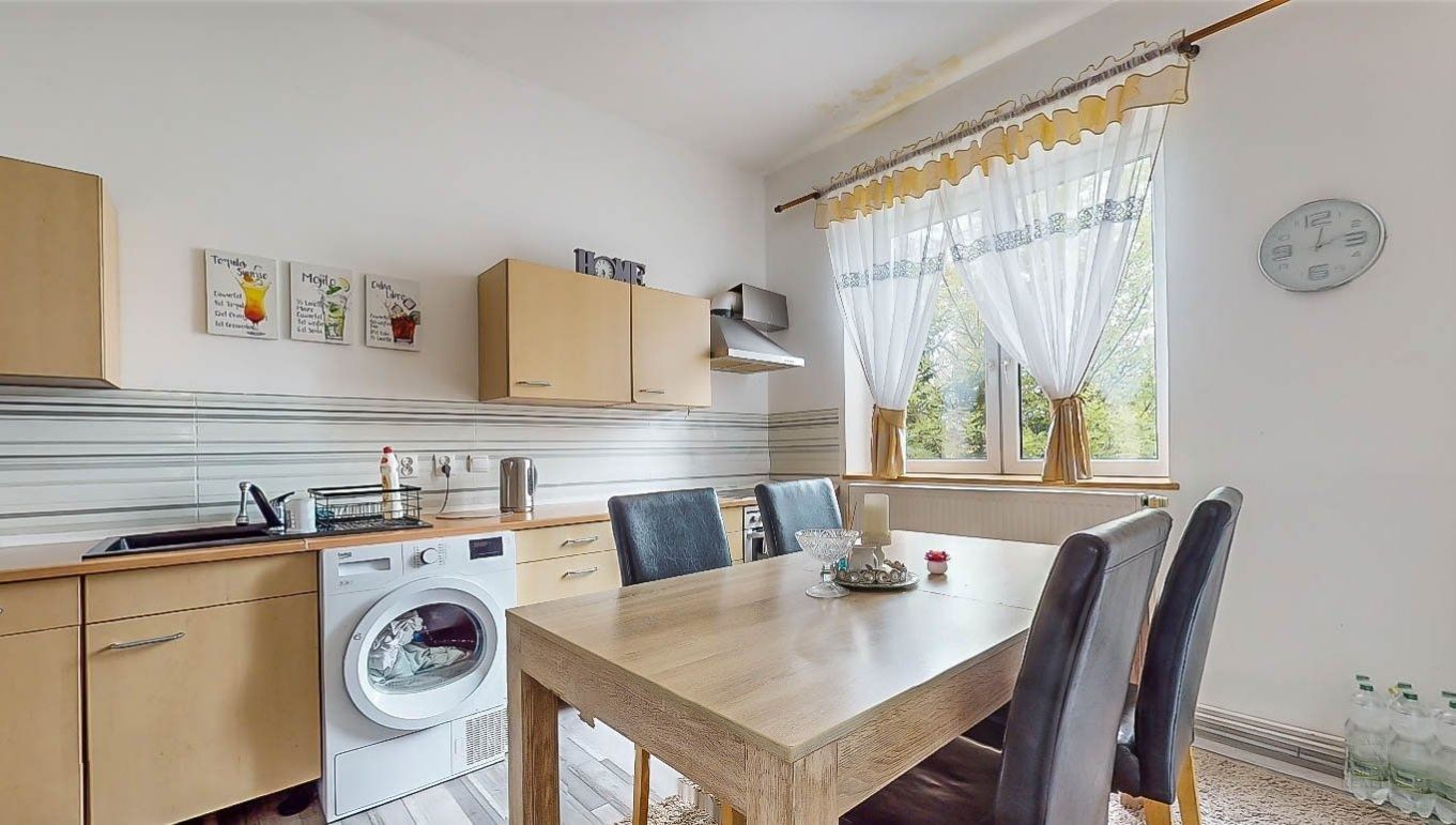 Prodej rodinného domu s více byty 570 m2 se zahradou a dílnou ve městě Šluknov., obrázek č. 2