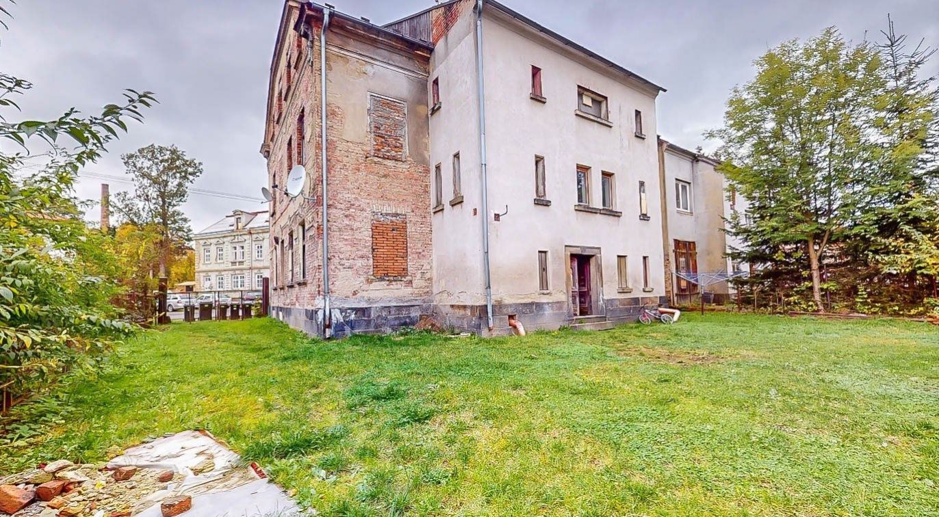 Prodej rodinného domu s více byty 570 m2 se zahradou a dílnou ve městě Šluknov., obrázek č. 1