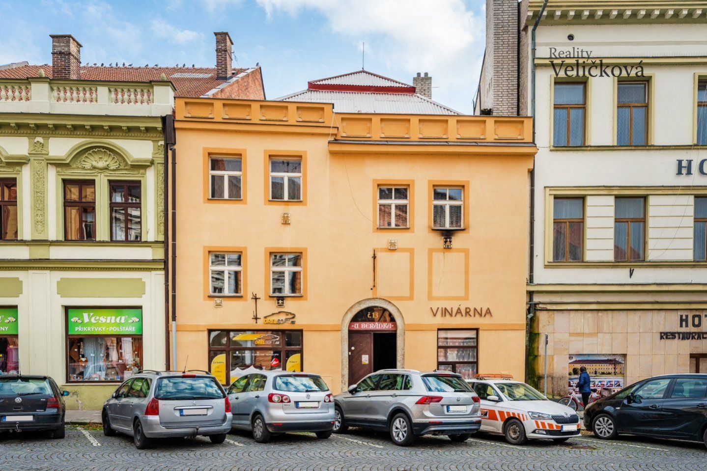 Prodej prostorného činžovního domu na náměstí Československé armády, Jaroměř, obrázek č. 1