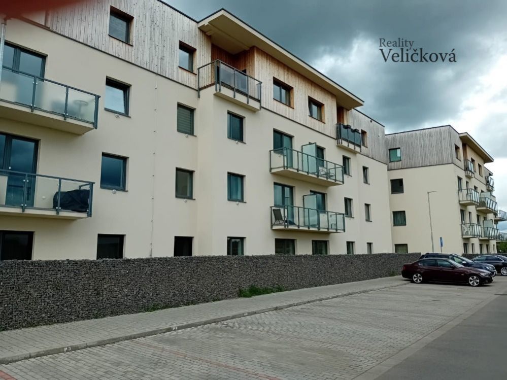 Pronájem pěkného bytu v novostavbě s předzahrádkou a parkovacím stáním v Kostelci nad Orlicí, obrázek č. 1