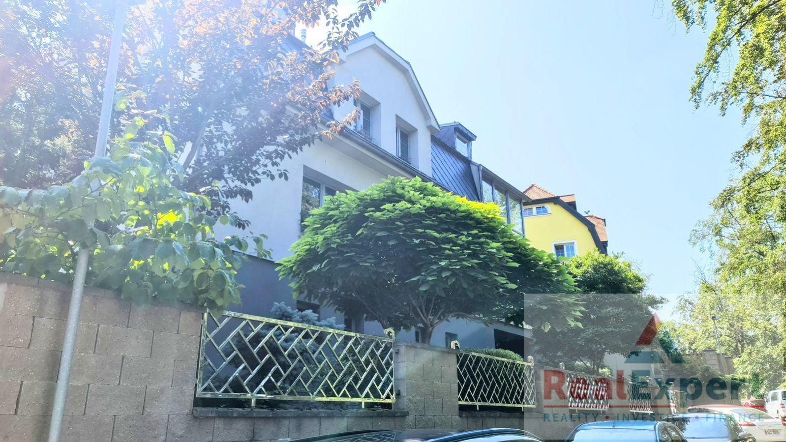 Prodej vily 440 m2, Karlovy Vary, 2 BJ, atelier, garáž, terasa, obrázek č. 2