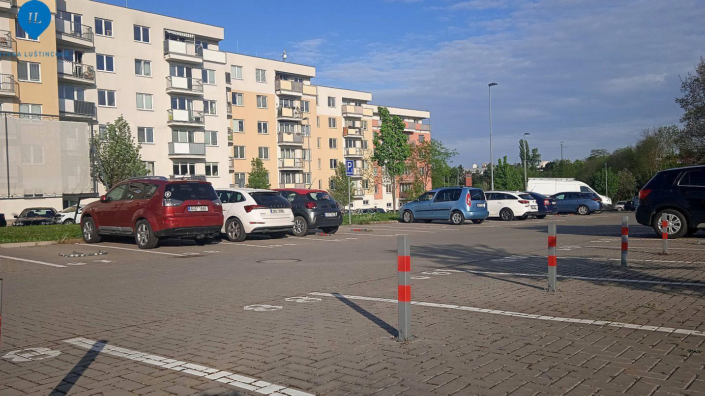 Parkovací stání Kralupská ulice, Brandýs nad Labem, obrázek č. 1