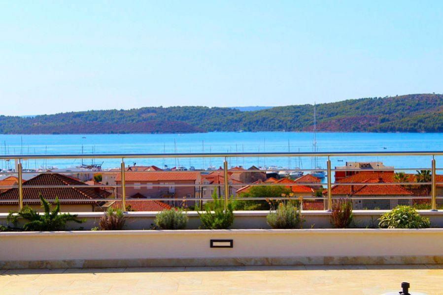 Nová vila s bazénem a výhledem na moře, 500 m od moře, Trogir, Chorvatsko, obrázek č. 1