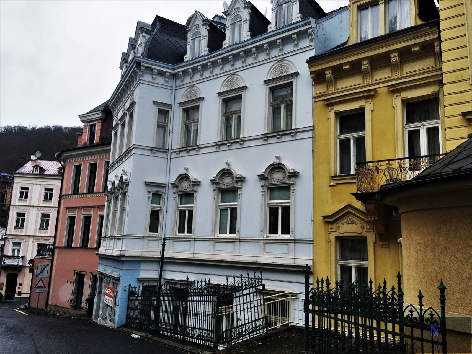 Pronájem byt 3+kk, ulice Zámecký vrch, Karlovy Vary, obrázek č. 1