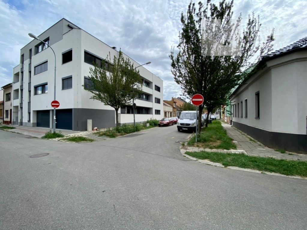 Prodej, Dům, 3 bytové prostory, 258 m2 - Brno - Židenice, obrázek č. 2