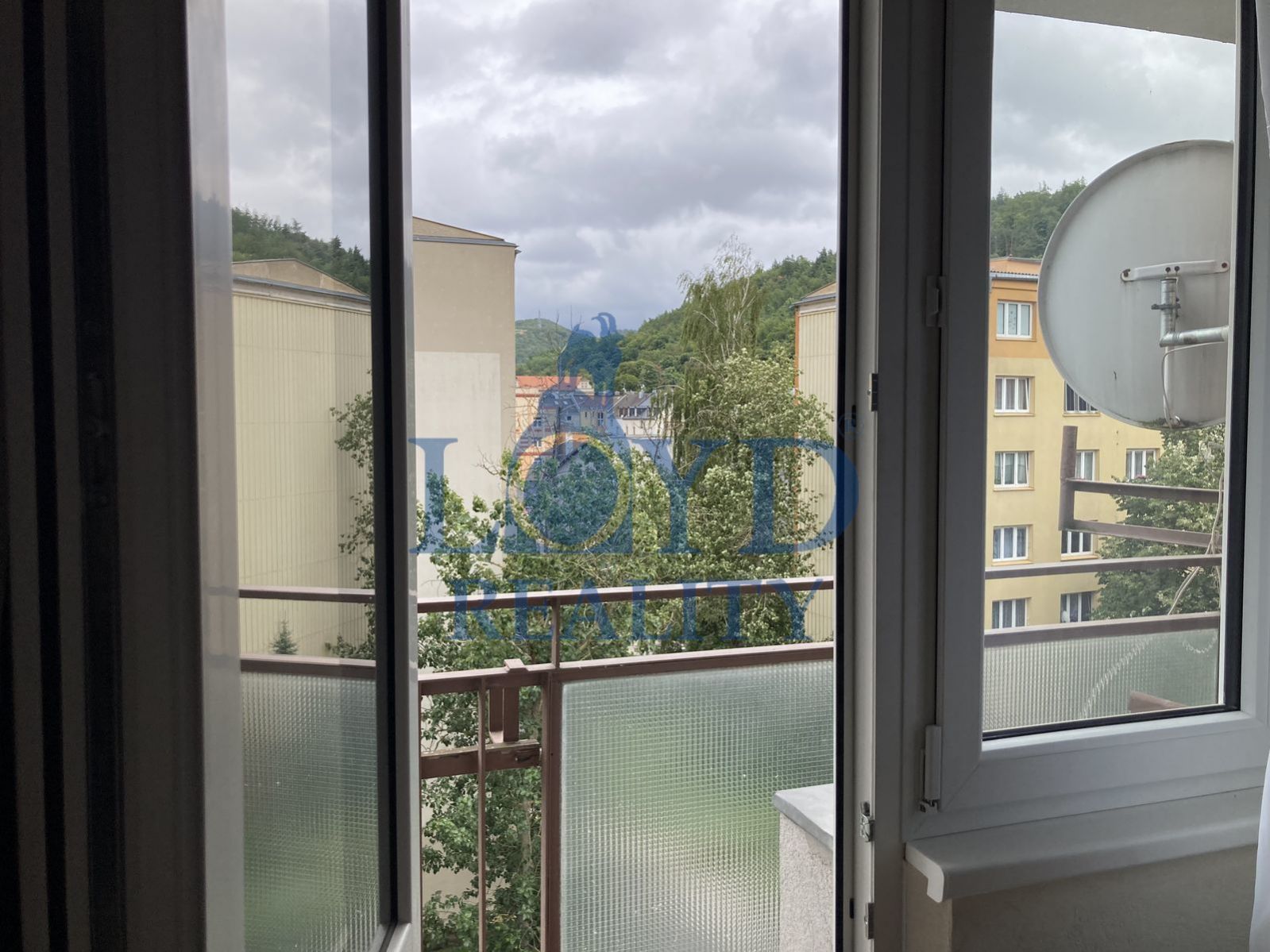 Prodej částečně zařízeného bytu 2+1 s balkonem v Tuhnicích., obrázek č. 2