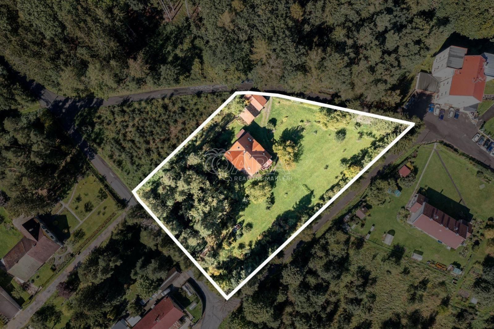 Prodej stavebního pozemku (5260 m2) s původním domem - Mirošov, okr. Rokycany, obrázek č. 1