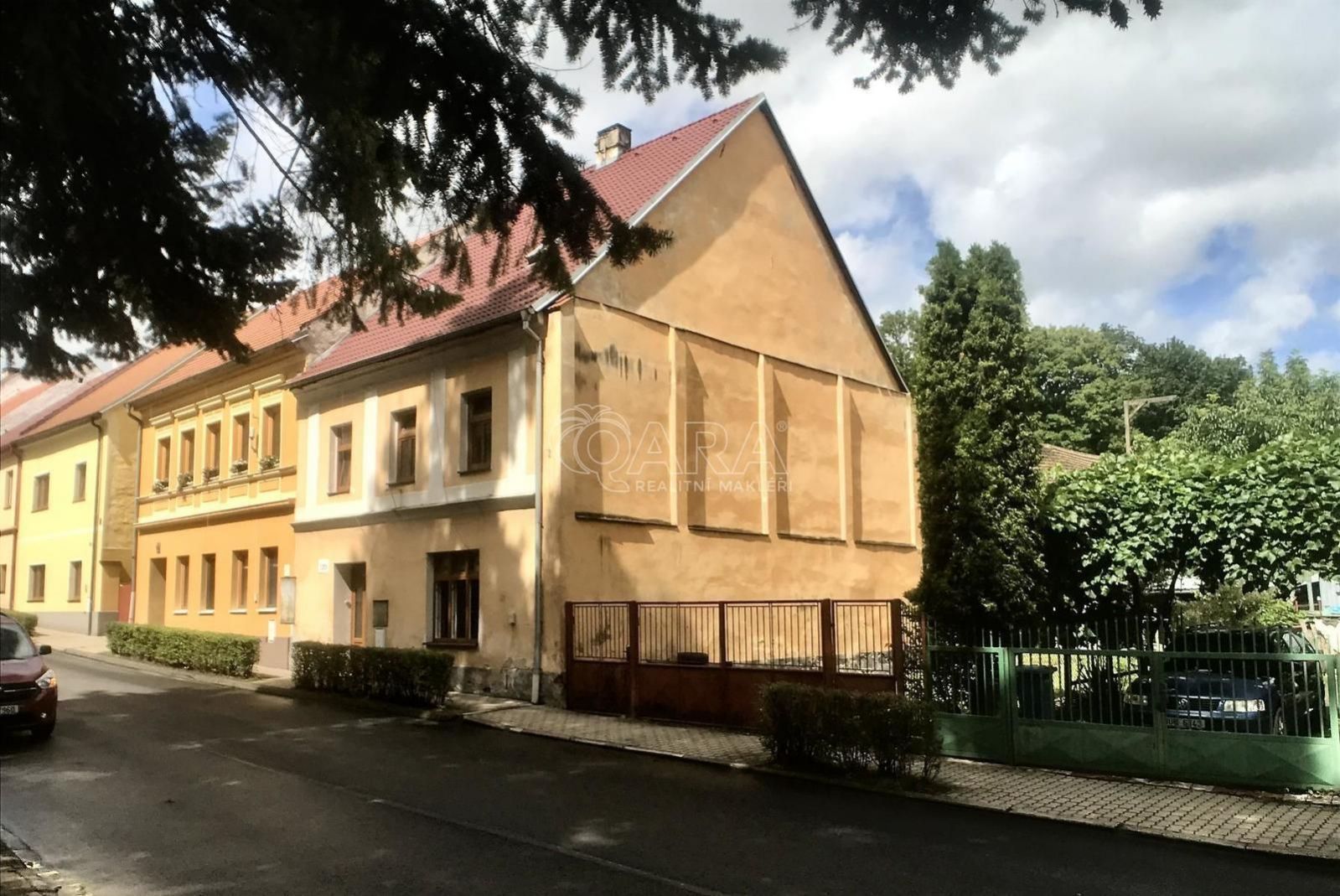 Dům s možností dvougeneračního bydlení se zahrádkou a garážovým stáním v centru obce Mašťov., obrázek č. 1