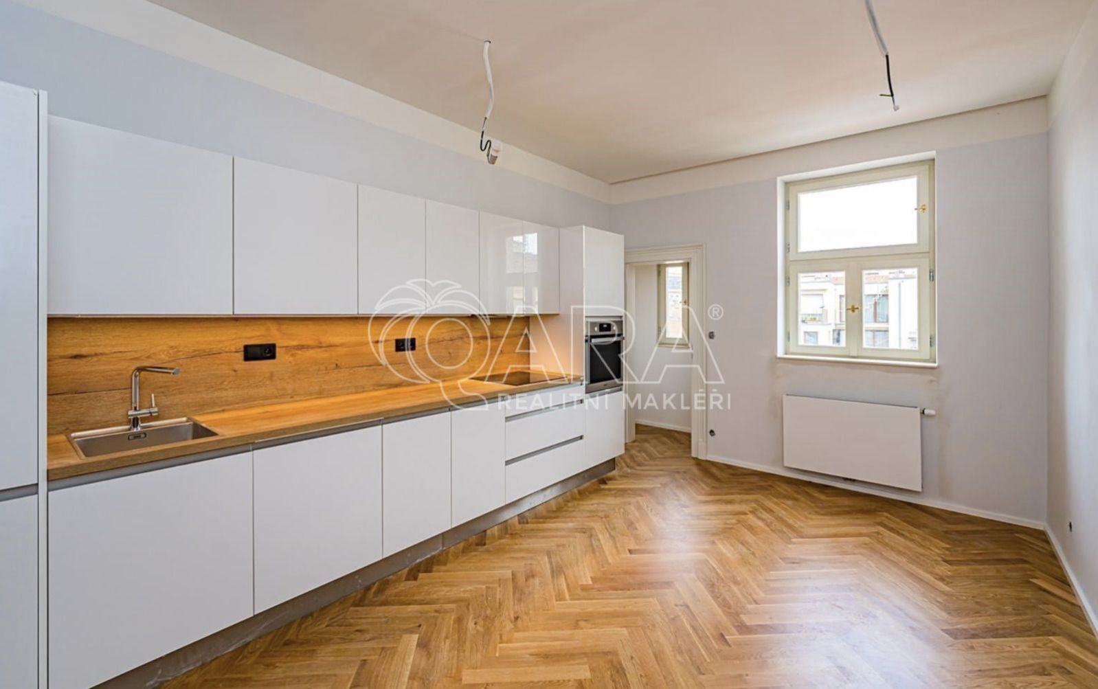 Pronájem bytu 3+1 117 m2 s balkonem, Praha 1, obrázek č. 2