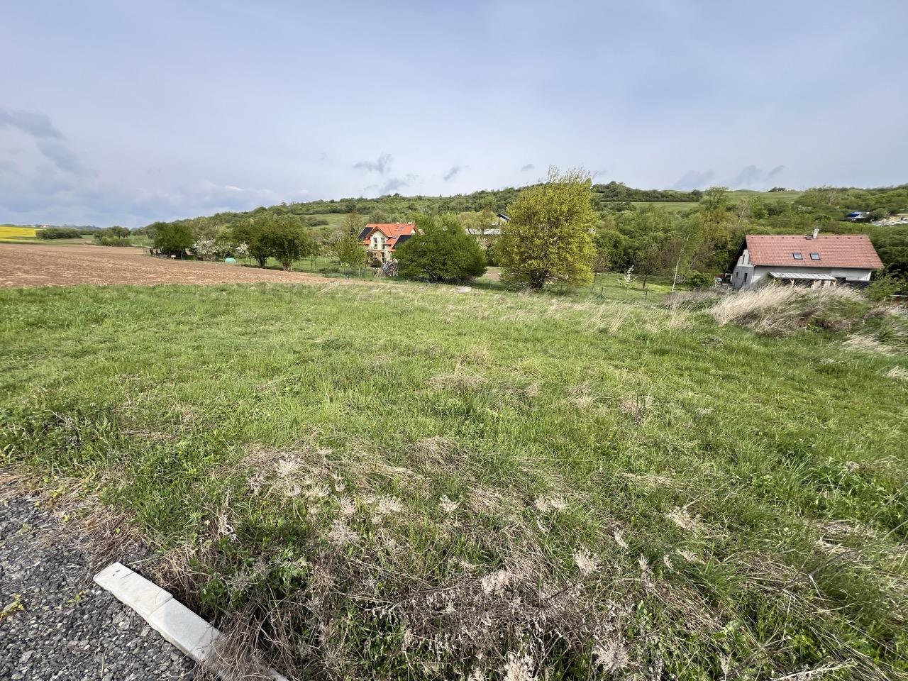 Krásný stavební parcela v okrajové části obce Liteň - Běleč, obrázek č. 1