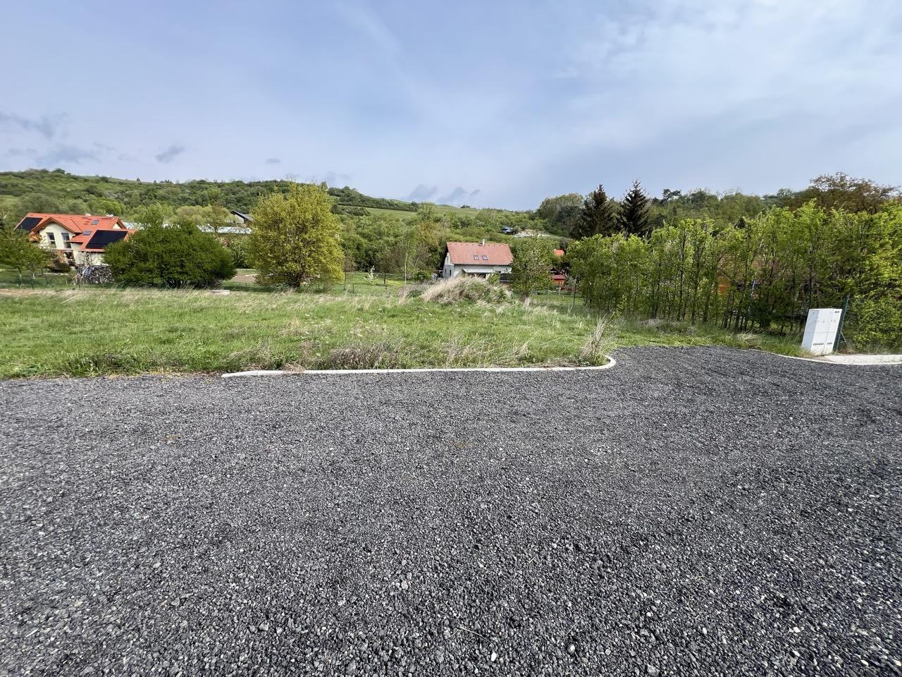Krásný stavební parcela v okrajové části obce Liteň - Běleč, obrázek č. 3
