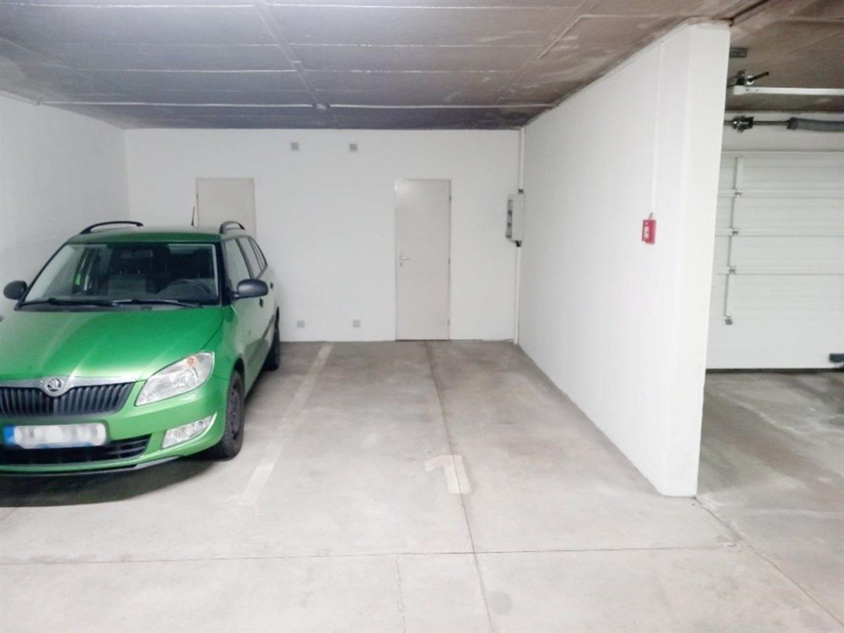 Pronájem garážového stání + komory (1,5 m2), 12 m2, Praha 6 - Veleslavín, podzemní, rohové, obrázek č. 2