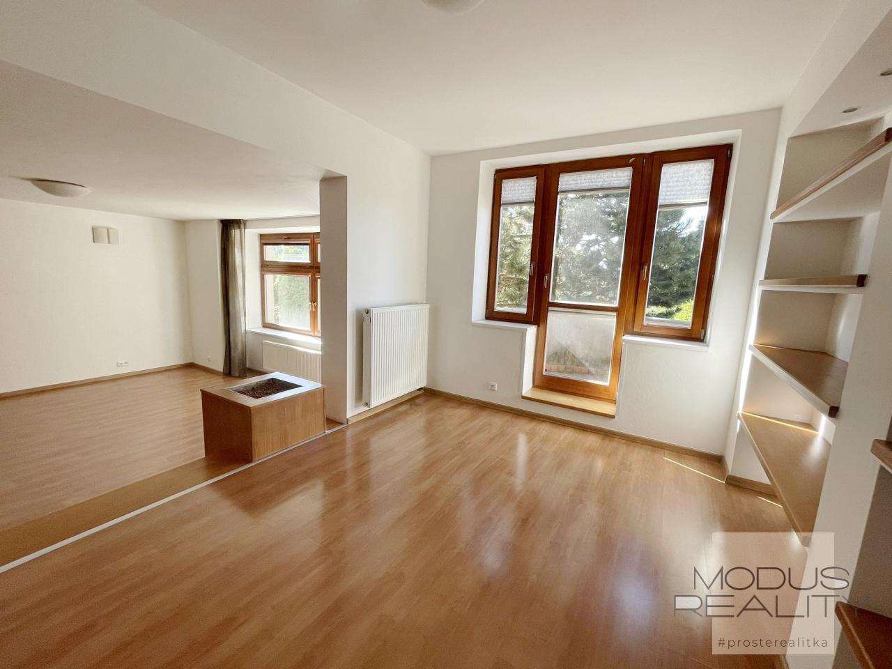 Pronájem rodinného domu, 7+1/2x Balkon, cca 380 m2, Praha - Stodůlky, zahrada, garáž, 4x koupelna