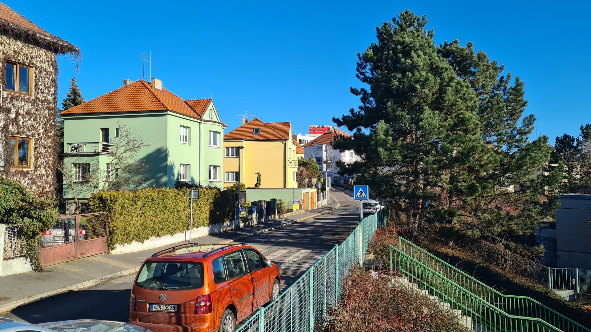 Prodej rodinného domu (3 bytové jednotky)se zahradou a dvěma garážemi, ul. Točitá, Praha 4 - Krč, obrázek č. 3