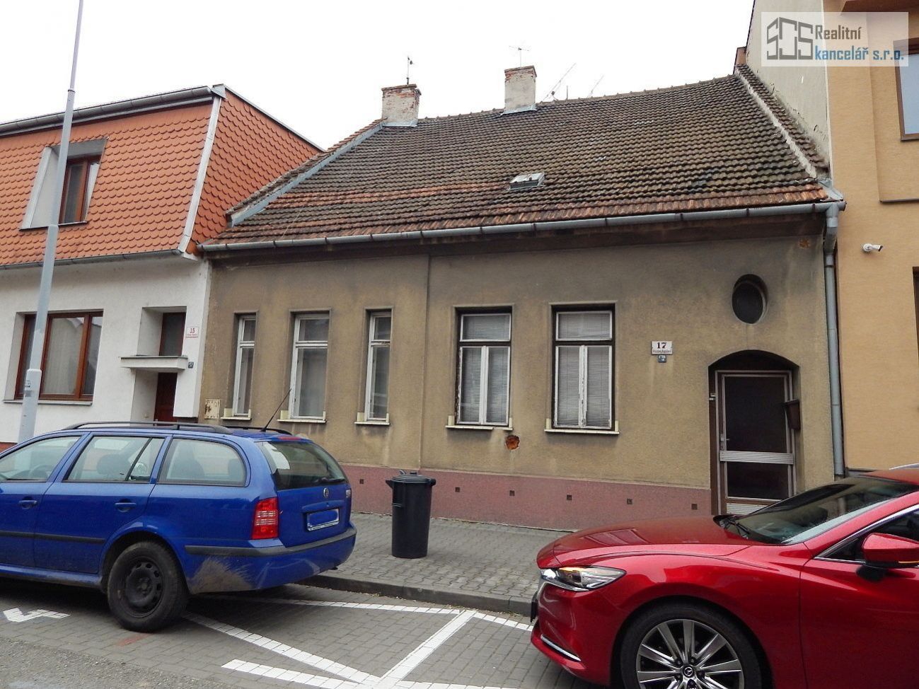 RD 2x 2+1 Brno, Černovice  dům se zahradou v klidné ulici  k rekonstrukci. Možnost rozšíření.
