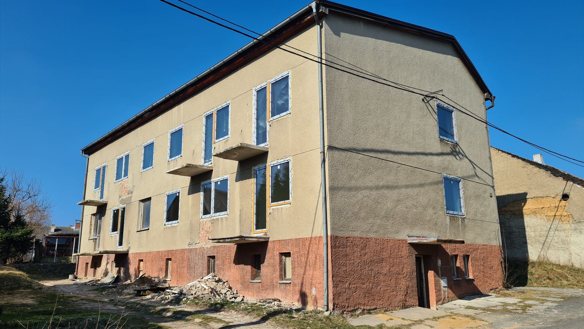 Prodej bytové jednotky 2+1 s balkonem / 66 m2 /  3 km od Příbrami - Trhové Dušníky, obrázek č. 1