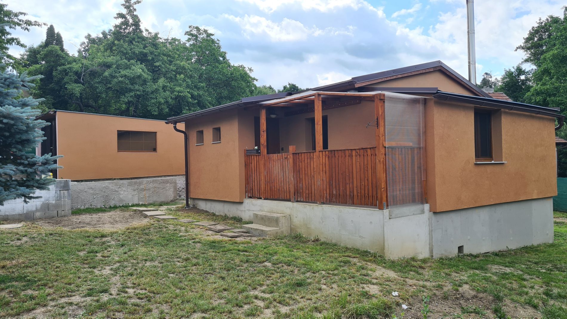 Prodej rekonstruované chaty-domku k rekreaci i trvalému bydlení na okraji obce Psáry u Prahy