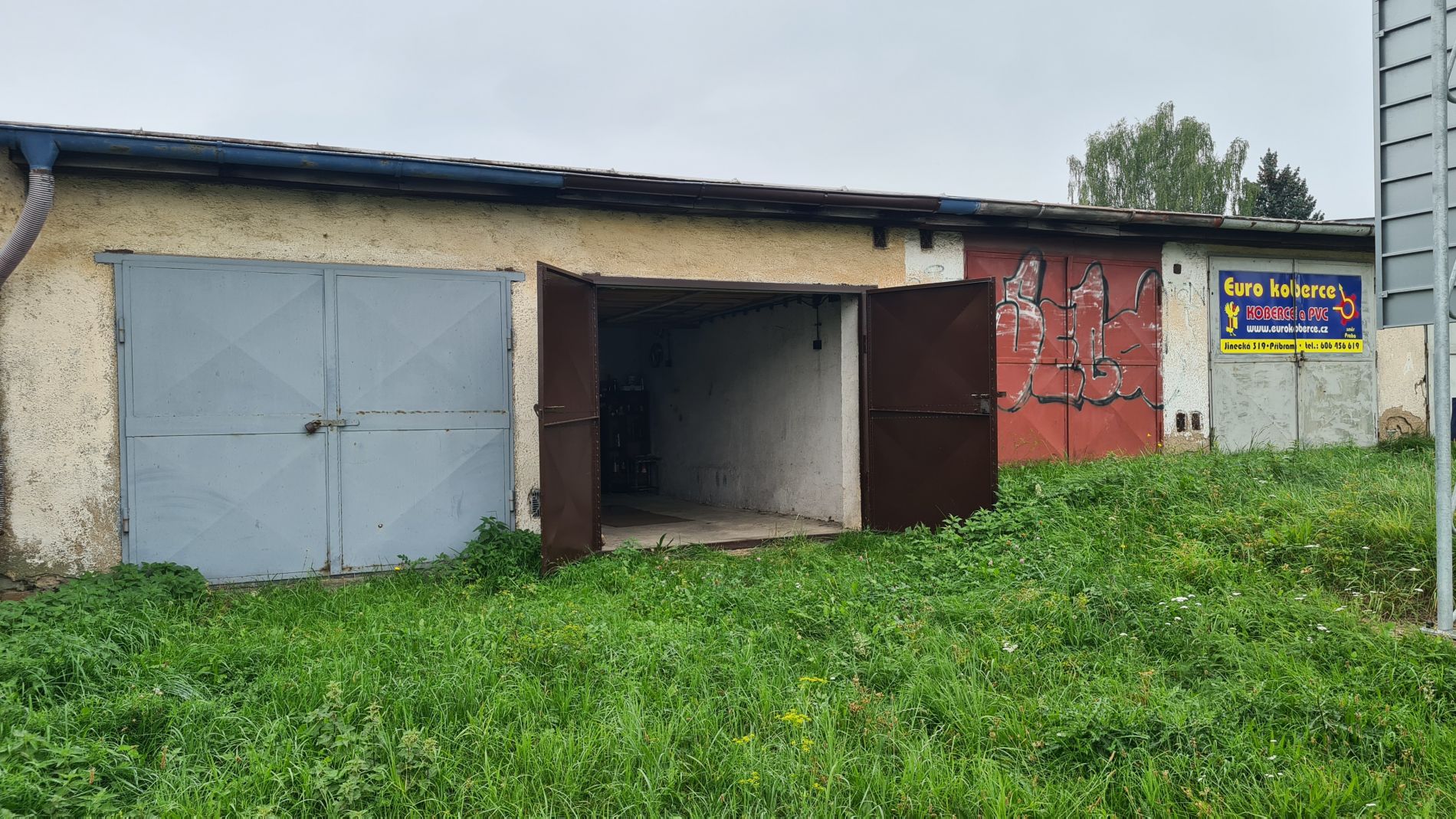 Prodej zděné garáže s elektřinou na rušném místě Příbram IV, ul. Husova u kruhového objezdu, obrázek č. 2