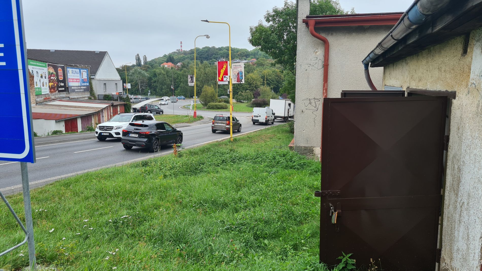 Prodej zděné garáže s elektřinou na rušném místě Příbram IV, ul. Husova u kruhového objezdu, obrázek č. 1